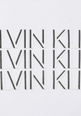 Bluză de molton de la Calvin Klein pe alb