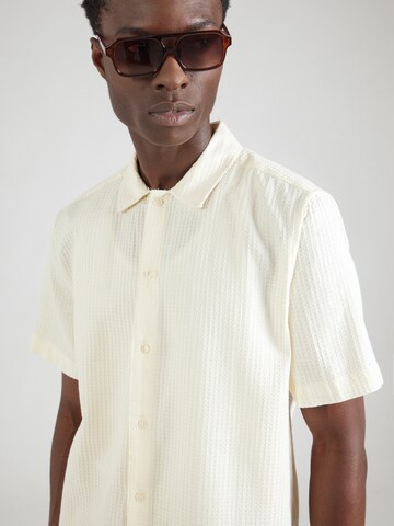 Only & Sons Comfort Fit Риза 'ONSSAVIER' в бяло