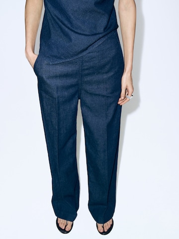 Largi Pantaloni cu dungă 'CARLA' de la MANGO pe albastru: față