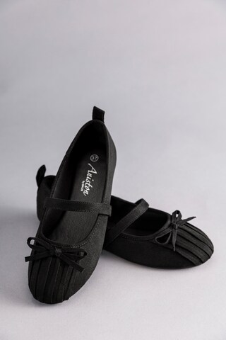 Aniston Plus Ballet Flats in Black
