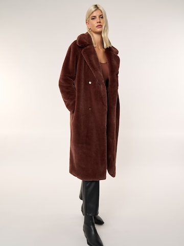 Cappotto invernale 'Amy' di ABOUT YOU x Laura Giurcanu in marrone