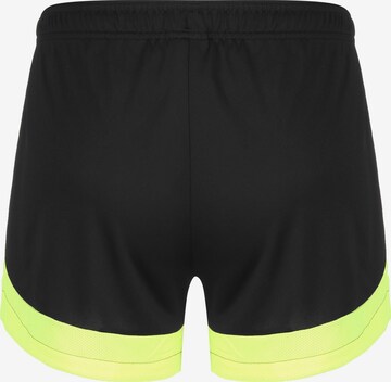 NIKE Regular Sportshorts in Schwarz