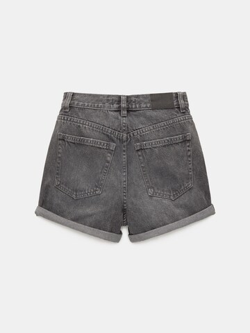 Pull&Bear Regular Shorts in Grau