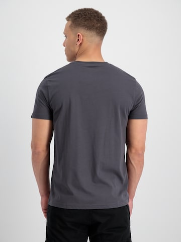 ALPHA INDUSTRIES T-Shirt in Grau
