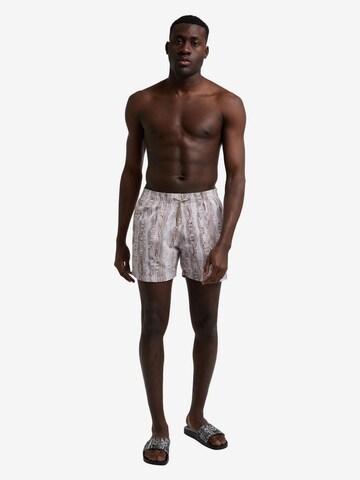 Carlo Colucci Board Shorts in White