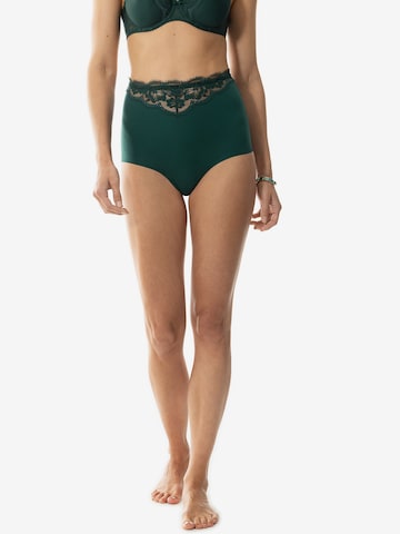 Mey Thong in Green: front