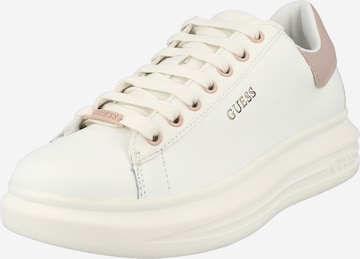 GUESS - Sapatilhas baixas 'Salerno' em branco: frente