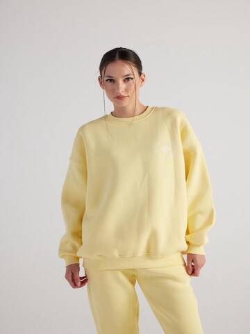 HOLLY LOLLY Sweatshirt in Yellow