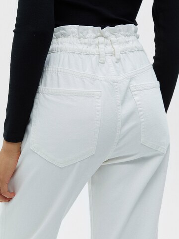 Pull&Bear Normalny krój Spodnie w kolorze biały