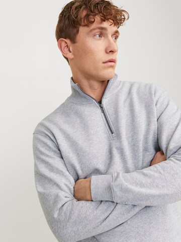 JACK & JONES Свитшот 'JJEBRADLEY' в Серый