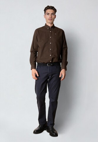 Coupe regular Chemise Clean Cut Copenhagen en marron