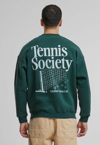 Another Cotton Lab Sweatshirt 'Tennis Society' in Grün: Vorderseite