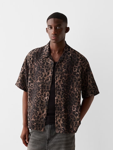Comfort Fit Cămașă de la Bershka pe maro: față