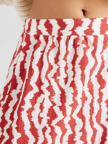 Gonna 'PCNESS' di PIECES in rosso