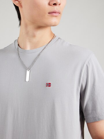 NAPAPIJRI T-Shirt 'Salis' in Grau