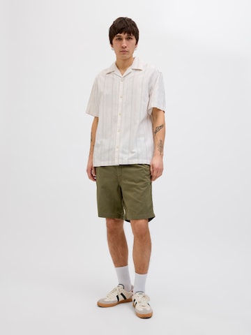 JACK & JONES Loosefit Shorts in Grün