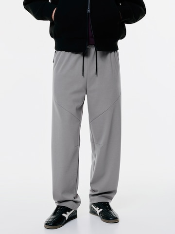 regular Pantaloni di Pull&Bear in grigio: frontale