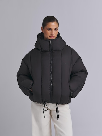 AEMMI Zimní bunda 'OVERSIZED RECYLED DOWN PUFFER JACKET' – černá