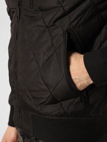 Finshley & Harding Between-Season Jacket in Black