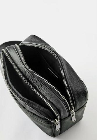 Pull&Bear Toiletry bag in Black