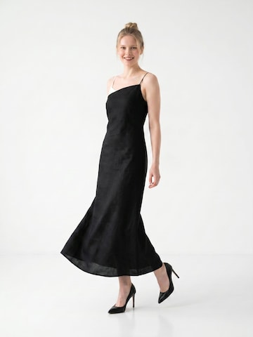 Viore Evening Dress in Black