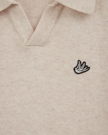 Tricou de la WE Fashion pe bej