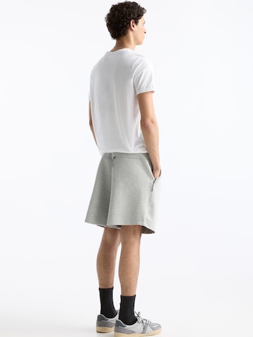 Pull&Bear Loosefit Shorts in Grau