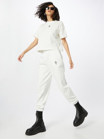 Effilé Pantalon 'Sandra' ABOUT YOU x INNA en blanc