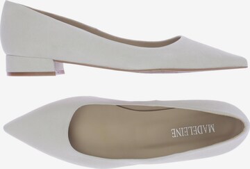 Madeleine Flats & Loafers in 40 in White: front