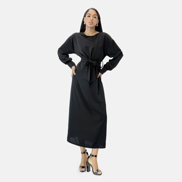 Abito di Elara in nero: frontale