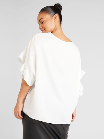 River Island Plus - Blusa en blanco