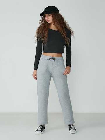 C&City Loose fit Trousers in Grey