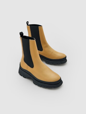 EDITED Chelsea Boots 'Maiga' in Beige