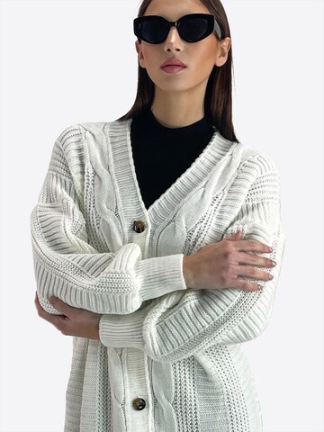 Elara Strickjacke in Weiß