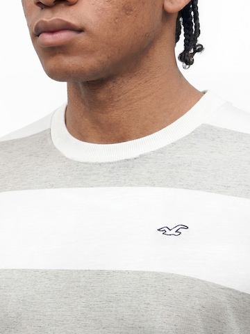 HOLLISTER Футболка в Серый
