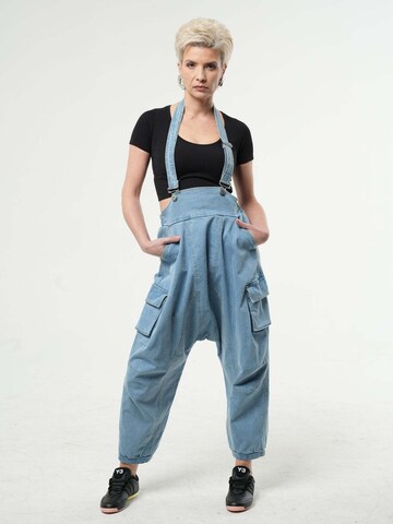 Metamorphoza Loose fit Dungaree jeans in Blue: front