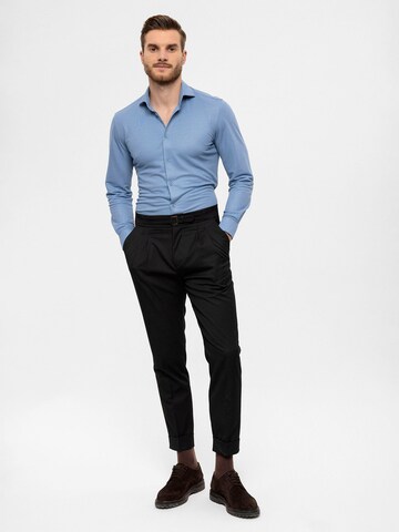 Antioch Tapered Pleat-front trousers in Black