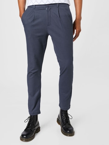 ABOUT YOU Regular Pleat-Front Pants 'Logan' in Blue: front