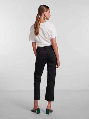 PIECES Regular Jeans 'Delly' in Zwart