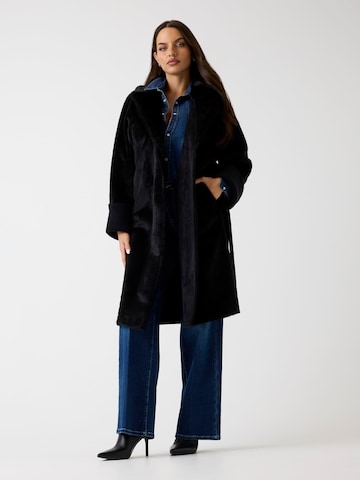 GUESS Between-Seasons Coat in Black