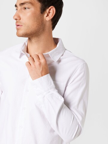 ABOUT YOU Regular fit Button Up Shirt 'Miguel' in White