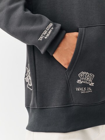 Next Суичър в сиво