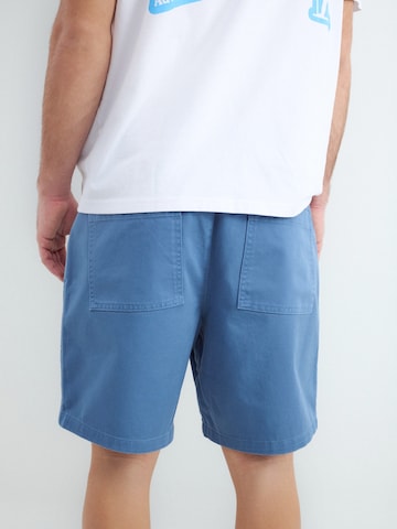 BALMOHK Loosefit Housut värissä sininen