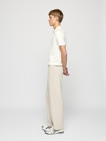 Burocs Wide leg Pleat-Front Pants in Beige