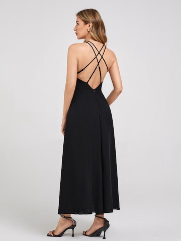 LapaPlus Cocktail Dress in Black: front