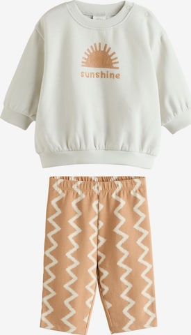 Next Setti värissä harmaa: etupuoli