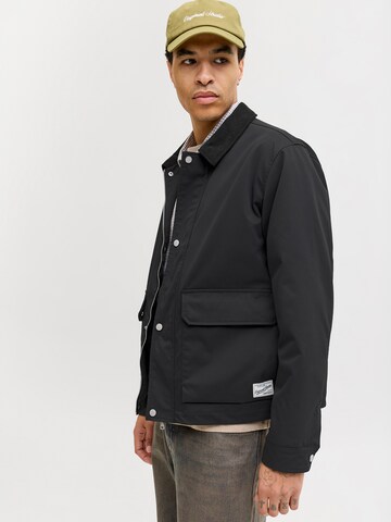 JACK & JONES Kevad-sügisjope 'JORCATSKILLS BARN', värv must