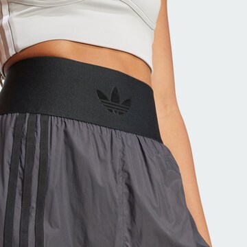 Effilé Pantalon ADIDAS ORIGINALS en noir