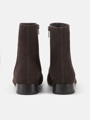 VAGABOND SHOEMAKERS Къси ботуши 'Mona' в кафяво