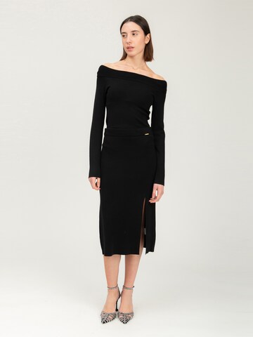 Influencer Pullover in Schwarz